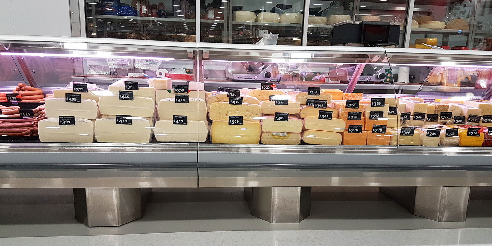 cheese display case lighting