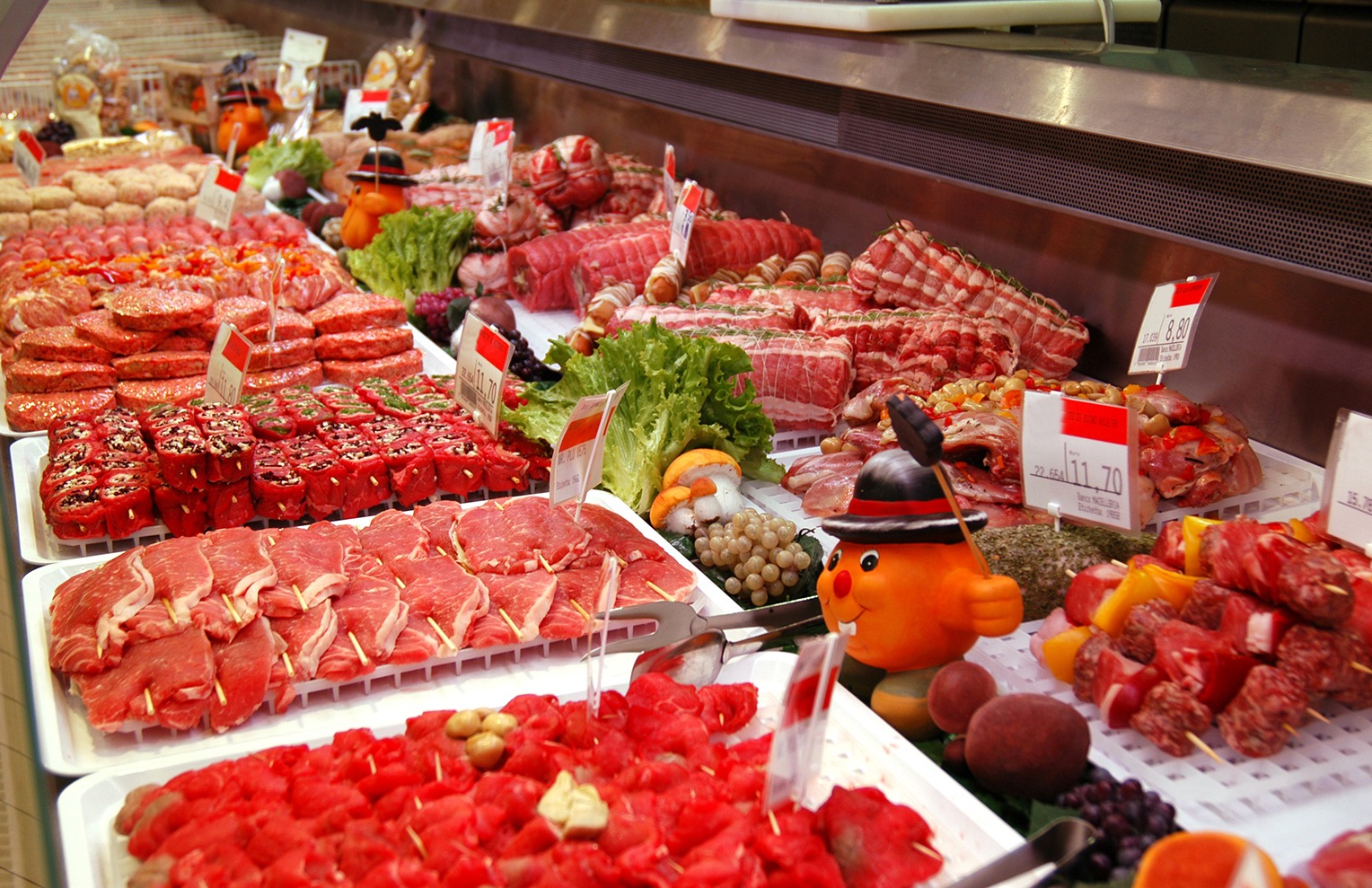 Promolux Lighting for Deli and Prepared Food Displays Promolux Lighting for Deli and Prepared Food Displays